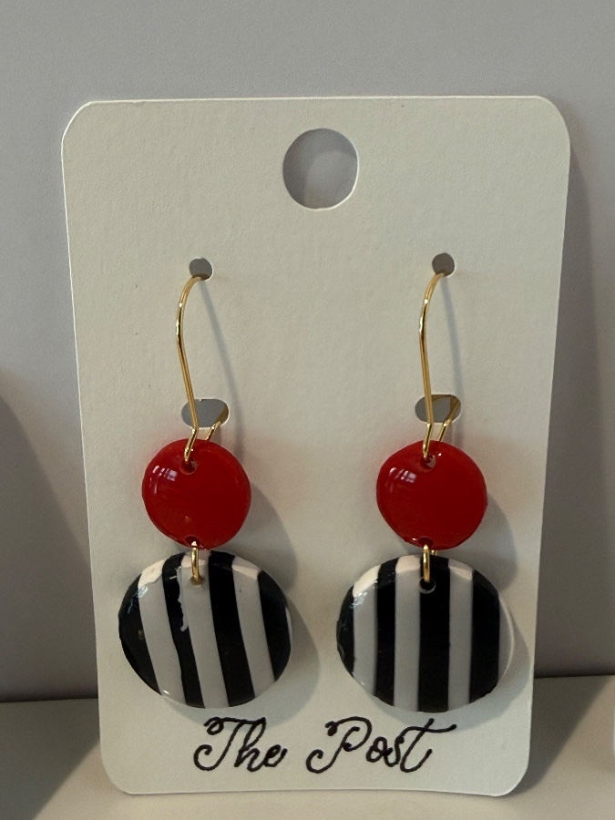The Post earrings gallery 3